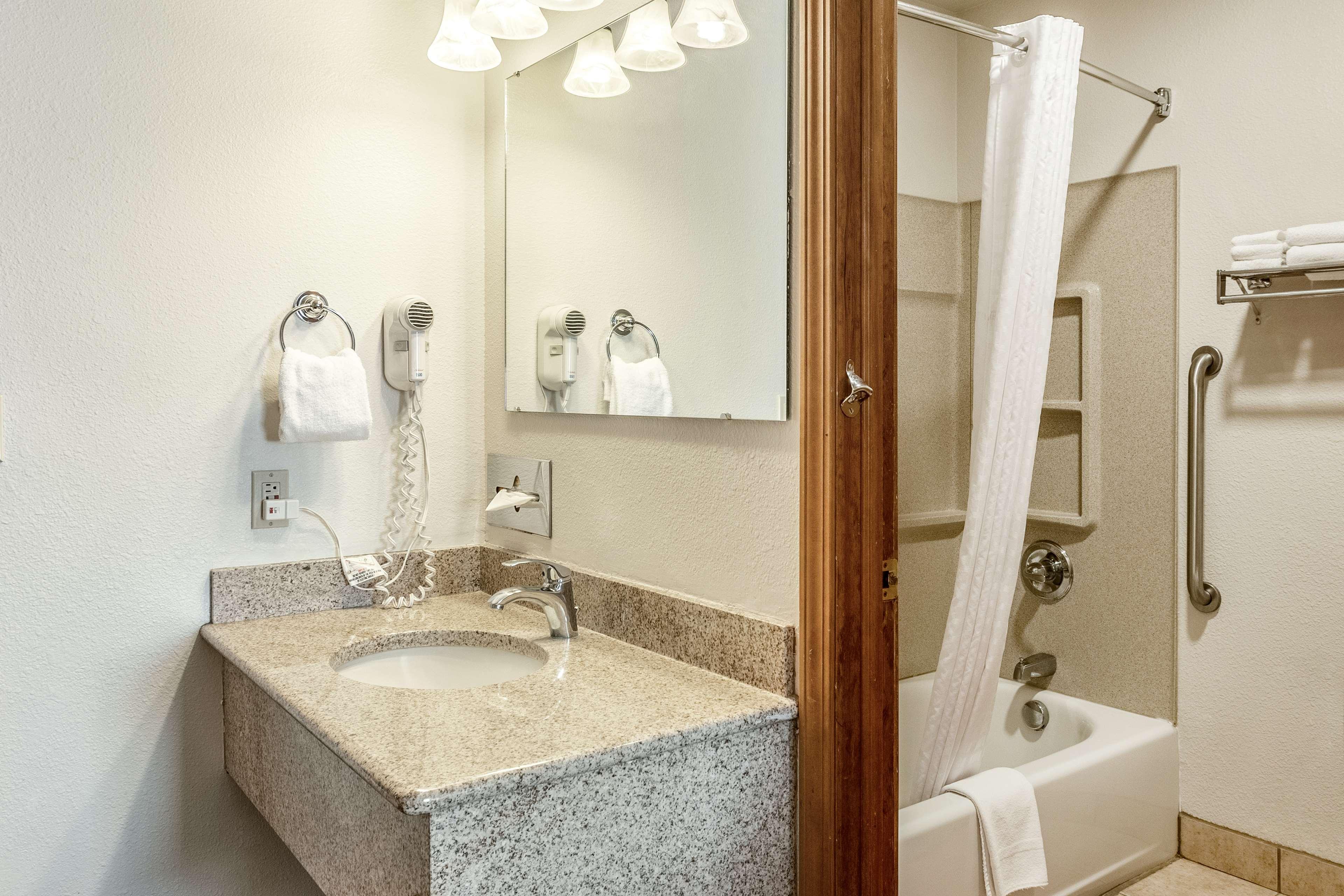 Americas Best Value Inn Burns Exterior foto