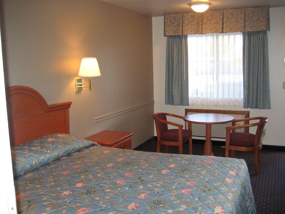Americas Best Value Inn Burns Exterior foto