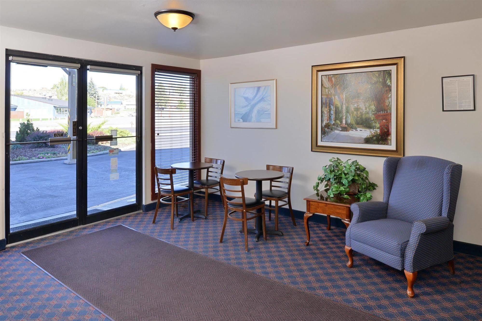 Americas Best Value Inn Burns Exterior foto